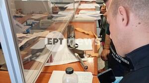 «Εδώ θα δείτε γιατί το έκανα»: Πέταξε φακέλους μετά τους πυροβολισμούς στο Ειρηνοδικείο ο 89χρονος 