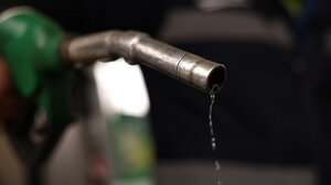 Καύσιμα: Σταθερά πάνω από τα 2 ευρώ η αμόλυβδη βενζίνη και το πετρέλαιο κίνησης 