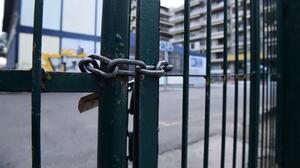 Κολωνός: Νεκρή διευθύντρια σχολείου που «βούτηξε» στο κενό από ταράτσα