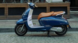 Ανήλικοι έκλεψαν μηχανή, χειροπέδες και στους γονείς