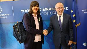 Κοβέσι στο Υπουργείο Δικαιοσύνης: Συζητήσεις για δικογραφίες και ευρωεισαγγελείς