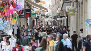 Τρίτη του Πάσχα σαν Ιούνιος στο κέντρο του Ηρακλείου!