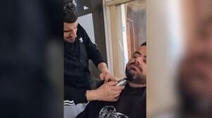 Κούρεμα σε καφενείο, συνοδεία... τσικουδιάς και καλής παρέας!