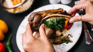 «Φανερό Δείπνο» με κρέας διοργανώνει τη Μεγάλη Παρασκευή η Ένωση Άθεων