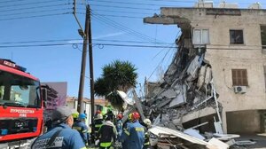 Κύπρος: Αγωνιώδεις έρευνες με drone και σκύλους Κ9 για εγκλωβισμένους στο κτίριο που κατέρρευσε