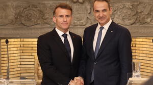 Κοινές δηλώσεις Μητσοτάκη – Μακρόν στο Μέγαρο Μαξίμου: Αποδείξαμε ότι η ευρωπαϊκή αλληλεγγύη θεμελιώνεται με πράξεις