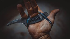 Mαχαίρωσαν 19χρονο στη Γλυφάδα για να του κλέψουν το κινητό