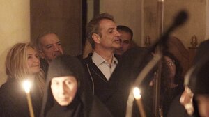 Στην Περιφορά του Επιταφίου στα Χανιά ο Κυριάκος Μητσοτάκης