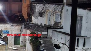 Μεσαρά: Κατέρρευσε μπαλκόνι σε χωριό -Φωτογραφίες