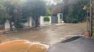 Νεκρός στη Νέα Μάκρη: Βγήκε από το σπίτι γιατί είχε πλημμυρίσει -Τον παρέσυρε το νερό, βρέθηκε 15μ. μακριά