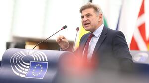 Tη συμπόρευση του με το ΠΑΣΟΚ ανακοίνωσε ο Νικόλας Φαραντούρης