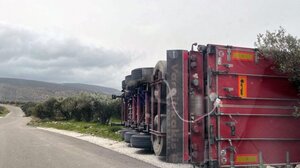 Καταστροφικό πέρασμα της κακοκαιρίας στο Λασίθι - Ανετράπη νταλίκα, διαλύθηκε θερμοκήπιο!