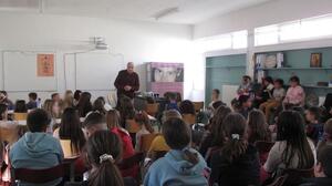 Αλληλοδιδασκαλία μαθητών στο 2ο Δημοτικό Σχολείο Αγίας Μαρίνας 