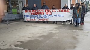 Ηράκλειο: Παράσταση διαμαρτυρίας εργαζομένων σε σούπερ μάρκετ