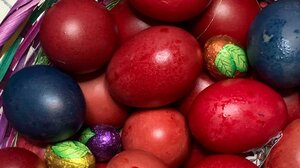 Πάσχα στην εποχή των social media - Ανάμεσα στο βίωμα και το «content» των social media