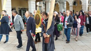 Κέρκυρα: Η περιφορά των εικόνων της Αναστάσεως