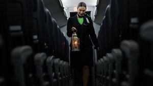 AEGEAN και Olympic Air μετέφεραν το Άγιο Φως στην ελληνική επικράτεια