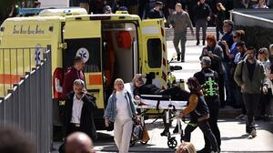 Εκτός κινδύνου οι πέντε τραυματίες από τους πυροβολισμούς σε ΕΦΚΑ και Πρωτοδικείο