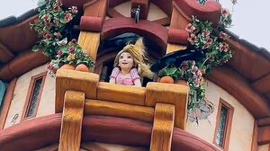 Η Ραπουνζέλ αποκτά νέο... κούρεμα από κοράκια