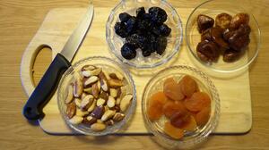 Αποξηραμένα φρούτα και ξηροί καρποί στην εγκυμοσύνη: Πόσο ωφέλιμα είναι