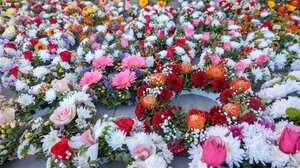 "Σήμερον κρεμάται επί ξύλου"! Τα στεφάνια της Μεγάλης Πέμπτης για τον Σταυρωμένο Ιησού!