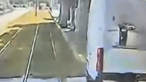 Βίντεο ντοκουμέντο από την σύγκρουση του τραμ με βαν στην περιοχή Καλαμάκι