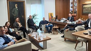 Ρεθύμνο: Συνάντηση του Δημάρχου με τη διοίκηση του Συλλόγου Ξενοδόχων