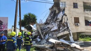 Κατέρρευσε πολυκατοικία στην Κύπρο, φόβοι για εγκλωβισμένους