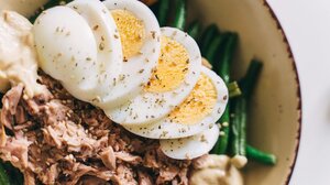 Δροσερή τονοσαλάτα με αβγό