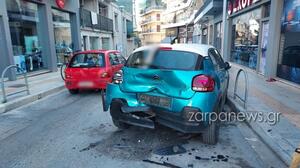 Τρελή πορεία ΙΧ στο κέντρο των Χανίων - Έπεσε πάνω σε σταθμευμένα οχήματα