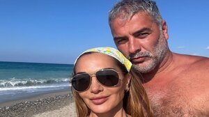 Βασίλης Μπισμπίκης: Το «κλικ» με τη Δέσποινα Βανδή σε παραλία της Κρήτης