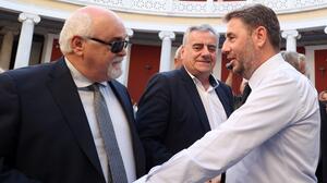 Η πρωτιά με ... νόημα του Γιάννη Βαρδακαστάνη στην Κεντρική Επιτροπή του ΠΑΣΟΚ