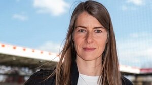 Γράφει ιστορία η Ουνιόν: H Μαρί-Λουίζ Έτα η πρώτη γυναίκα προπονήτρια σε ανδρική ομάδα