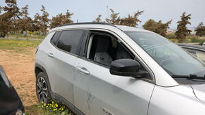 Οργή από τις εικόνες καταστροφής με τα σπασμένα αυτοκίνητα δίπλα στο αεροδρόμιο!