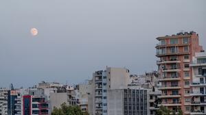 Κομισιόν: Νομική κατοχύρωση, όχι μόνο φορολογικά κίνητρα στους ιδιοκτήτες για τα κλειστά ακίνητα