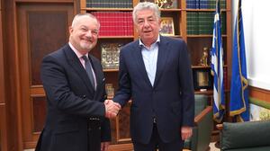 Στην Περιφέρεια Κρήτης ο Βρετανός Πρέσβης πριν την αποχώρηση του από την Ελλάδα