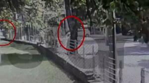 Κηφισιά: 28χρονος ντελιβαράς πετούσε πέτρες σε περαστικούς - Βίντεο ντοκουμέντο