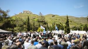 Μανώλης Μπικάκης: Πλήθος κόσμου στα αποκαλυπτήρια της προτομής του