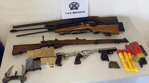 Μεσαρά: Έφοδος των ΤΑΕ σε σπίτια, εντοπίστηκαν όπλα και κροτίδες - Τρεις συλλήψεις