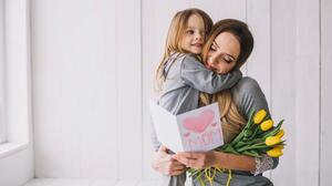 Γιορτή της μητέρας: Πώς καθιερώθηκε και από που προέρχεται 