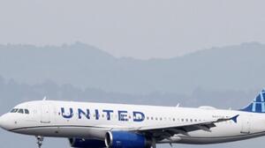 Αεροσκάφος της αμερικανικής United Airlines χτύπησε στύλο φωτισμού και φορτηγό 