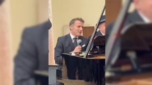 Ο Εμανουέλ Μακρόν τραγούδησε το La Bohème του Σαρλ Αζναβούρ σε σύνοδο στην Αρμενία