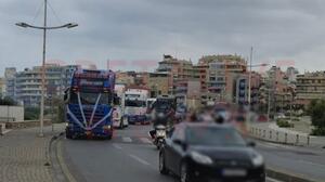 "Ξεσήκωσαν" την Παραλιακή με τις νταλίκες λίγο πριν το γάμο - Βίντεο