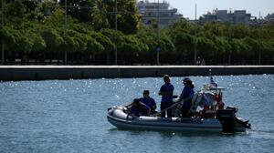 Ηλικιωμένος παραπάτησε και έπεσε στον Θερμαϊκό