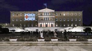 Το Kοινοβούλιο φωταγωγήθηκε για την Παγκόσμια Ημέρα Ερυθρού Σταυρού και Ερυθράς Ημισελήνου