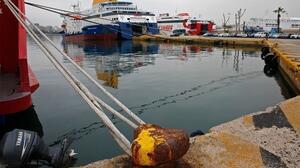 Αυτοκίνητο έπεσε στη θάλασσα του Πειραιά – Σώος ο 89χρονος οδηγός