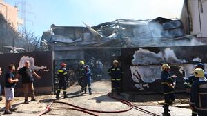 Βελτιωμένη η εικόνα της φωτιάς στο Μενίδι