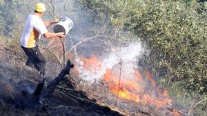 Πυροσβεστική για φωτιά στο Δερβένι: «Η σορός ανήκει σε άνδρα - Στο νοσοκομείο η εγκαυματίας»