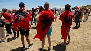 Κομισιόν για τις διαμαρτυρίες στην Αλβανία σχετικά με το πολυτελές θέρετρο: Παρακολουθούμε στενά τις εξελίξεις