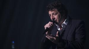 Γαλλία – Υπόθεση Patrick Bruel: Παρατάθηκε για 24 ώρες η κράτηση του Γάλλου σταρ